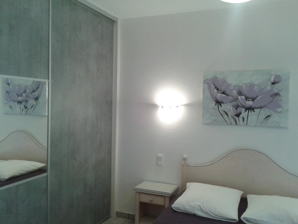 Chambres "Blanches" , Batiment Secondaire Hotel La Caravelle, Vue Jardin ビスカロッス・プラージュ 部屋 写真